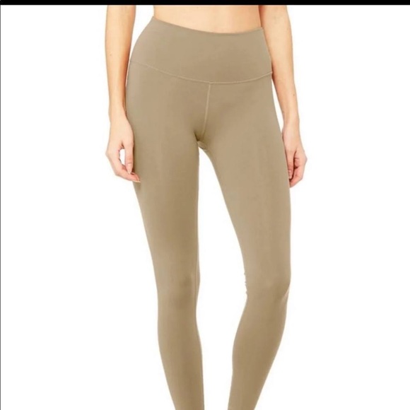 SOLD🔴ALO Yoga Dash Leggings in Gravel - Picture 2 of 11